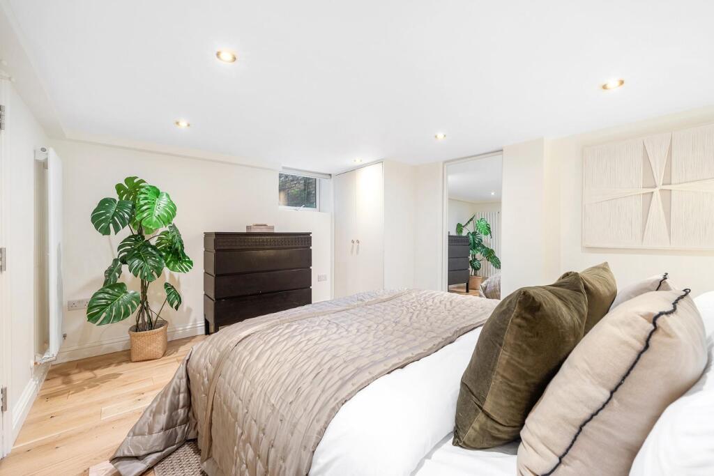 Bedroom 1.JPG