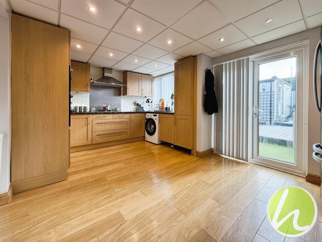 Kitchen/ Dining Room