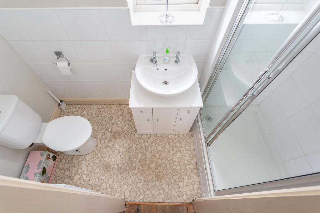 bedroom 2 ensuite