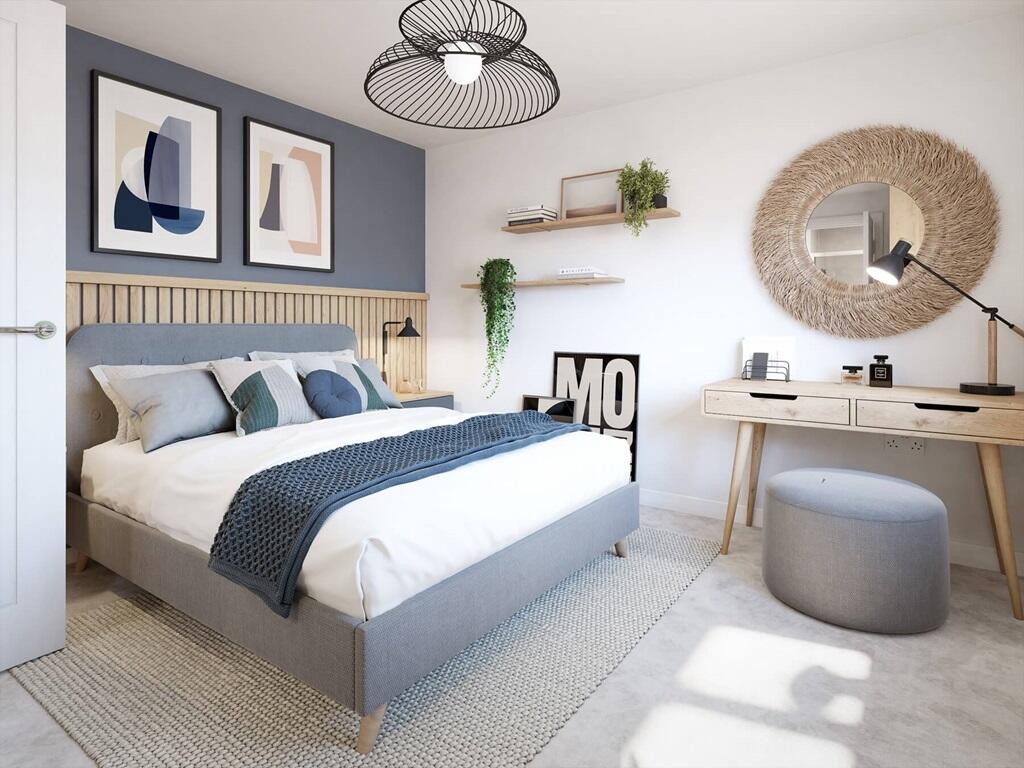 The main bedroom features an en suite shower room