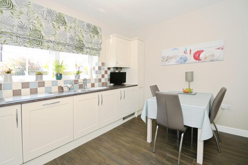 KITCHEN DINER 02.jpg