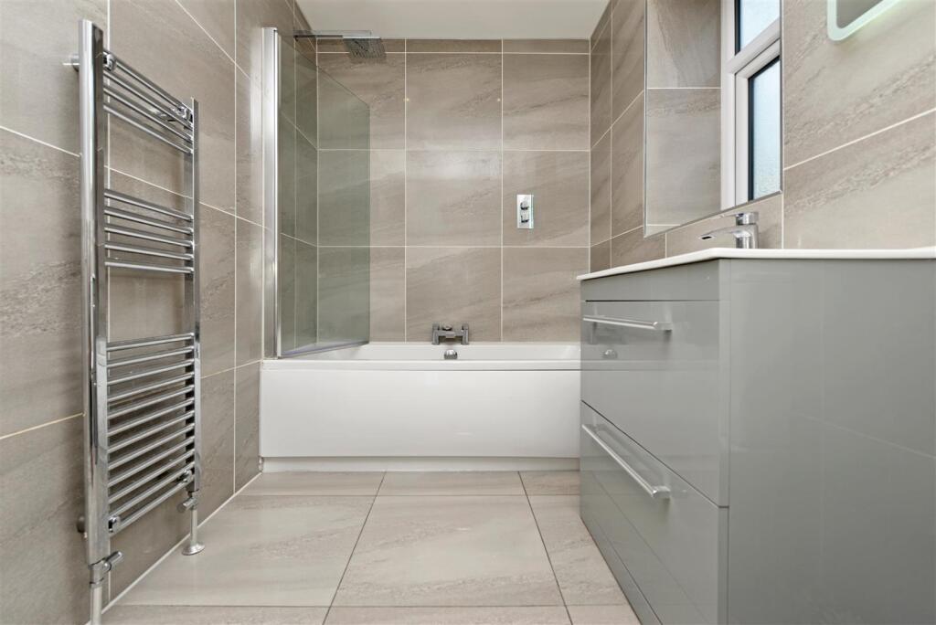 Bathroom / WC: