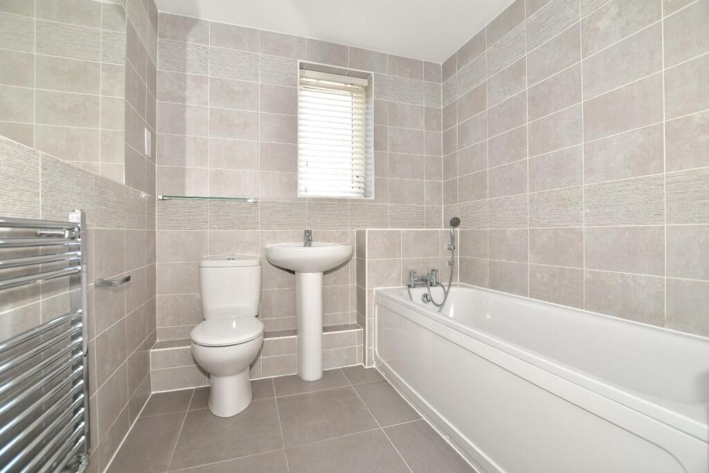 901g2l2h - bathroom for flat 4, 12 wills crescent.