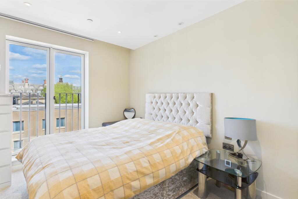 CAM03162G0-PR0257-STILL011