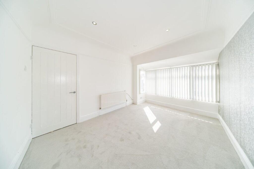 77 Jeffereys Crescent bedroom 1.jpg