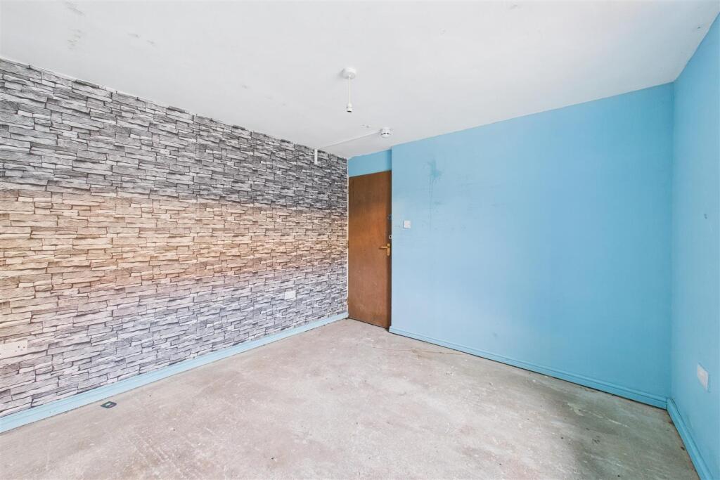 GFF, 36, Seymour Road Easton, Bristol, BS5 0UN | L