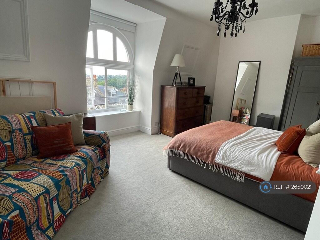 Large Bedroom Photo 1