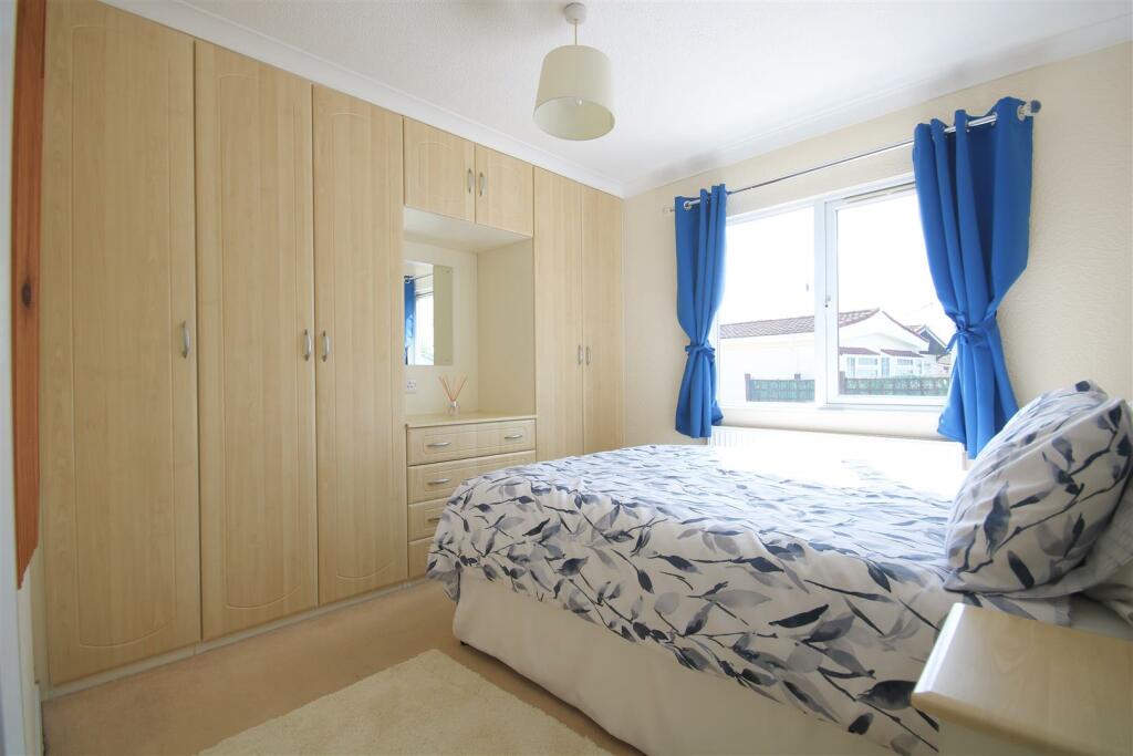 bed1.jpg