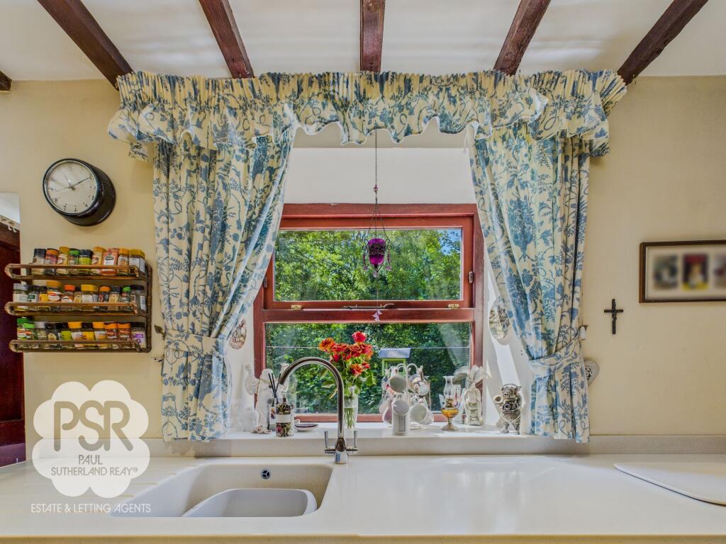 Kitchen Diner - Cleaning Area