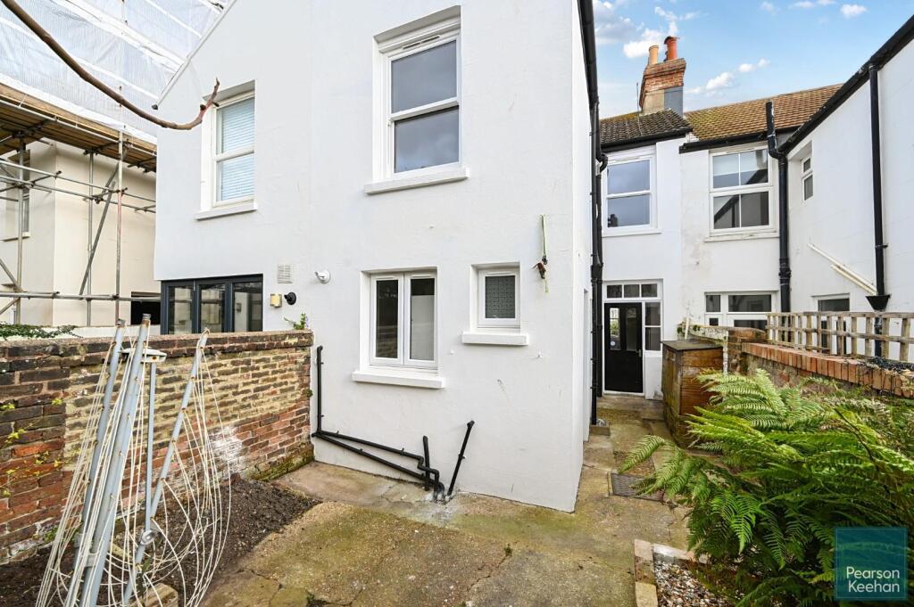 10 Kendal road, BN3 (28).jpg