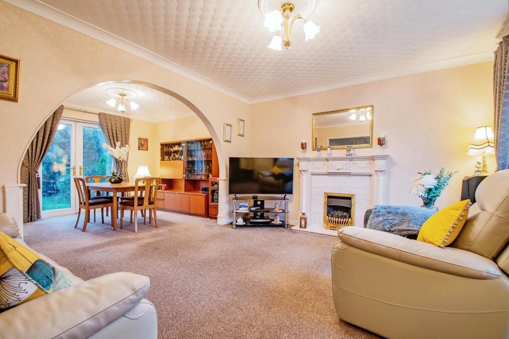 Lounge/Dining Room