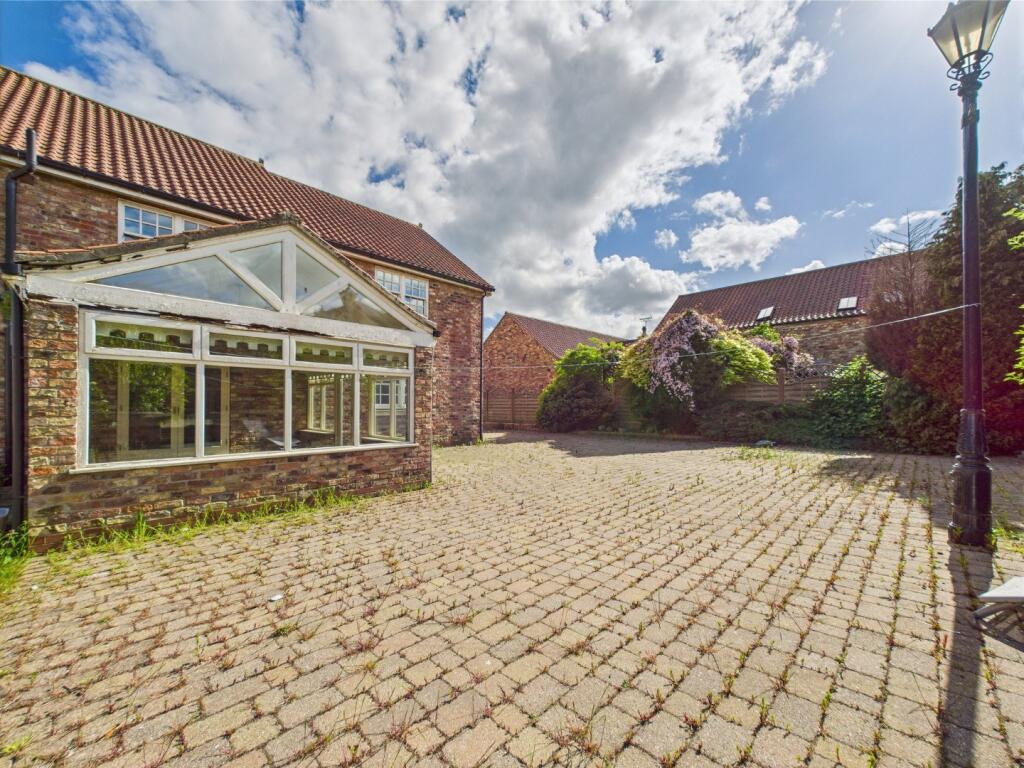 Garden/Driveway