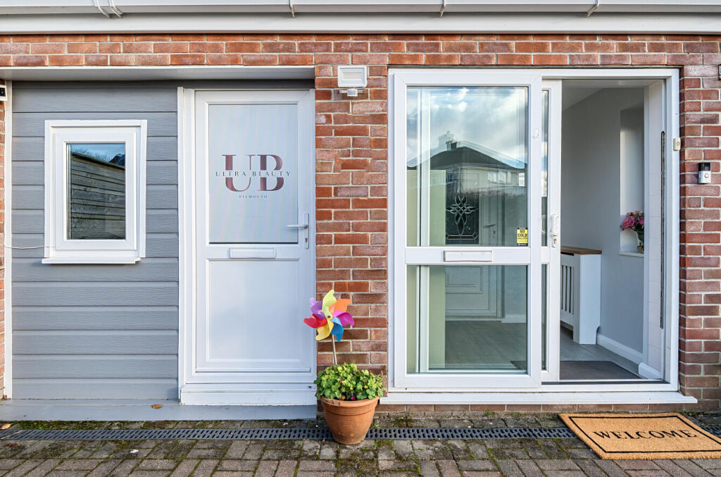 1393670-3-695d1b5...