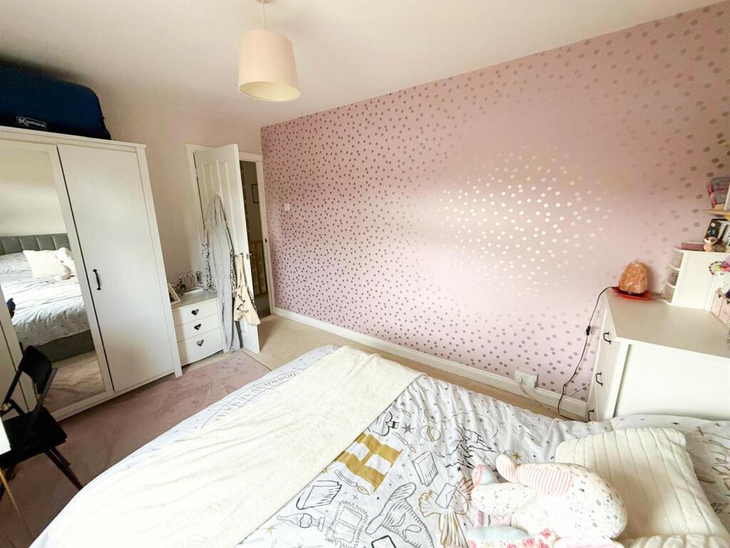 Three Bed Terraced Silsden (17).jpg