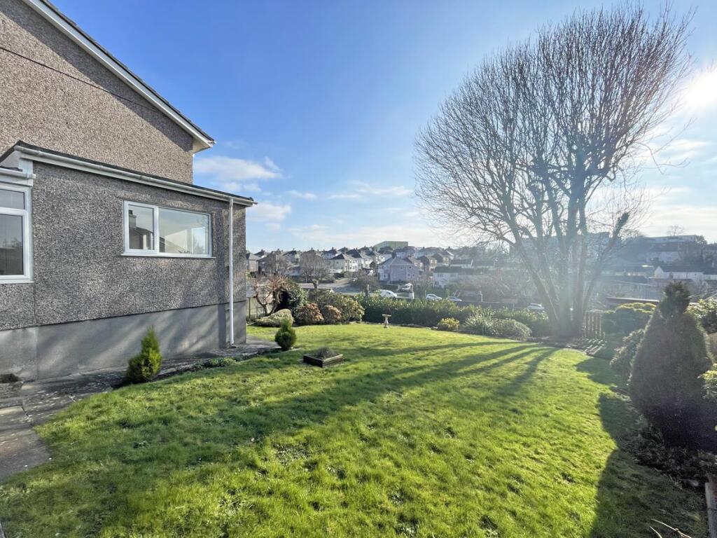 Pilgrim Close 7 - Garden 4.jpg