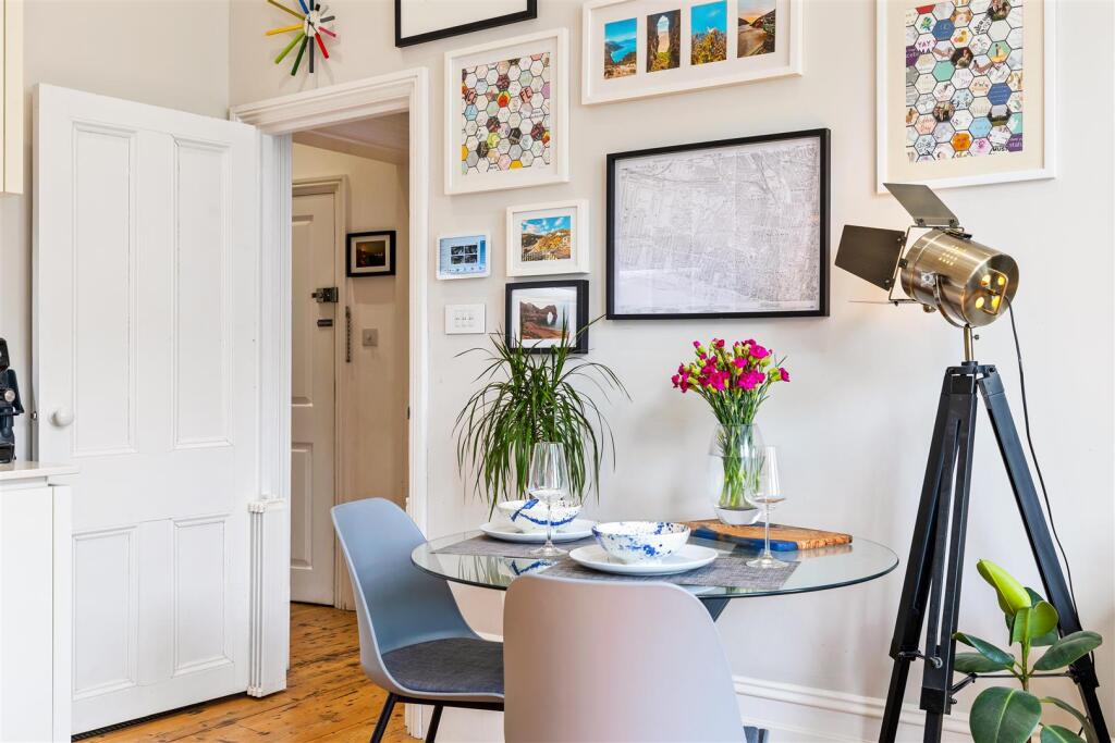 Flat 1, 47 Westbourne Villas Full Res-13.jpg
