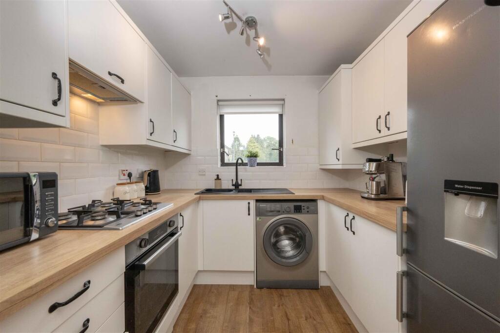 100925   21 Old Post Office Lane Corsham    002.jp