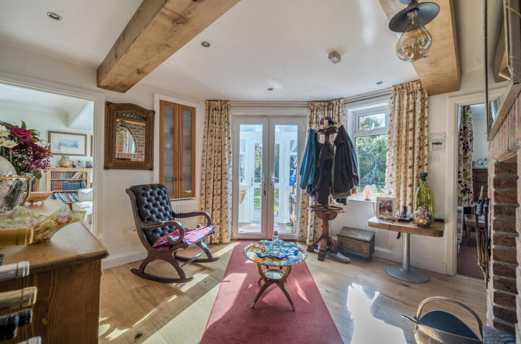 1358992-9-68d5662...