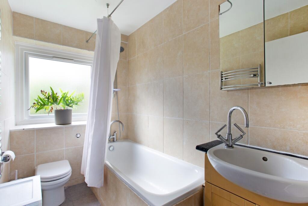 79277_33 Pond Mea...