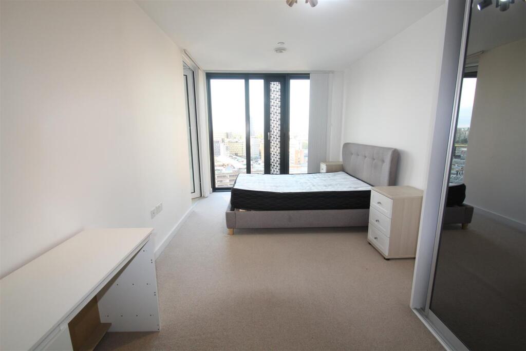 FULL BEDROOM