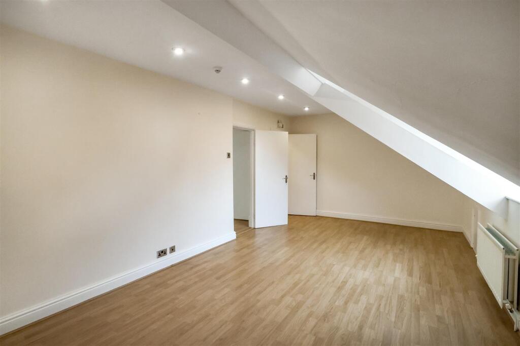 Living room 2.jpg