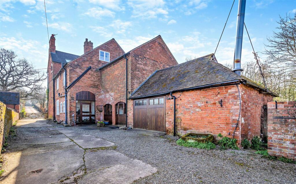Driveway/Courtyard