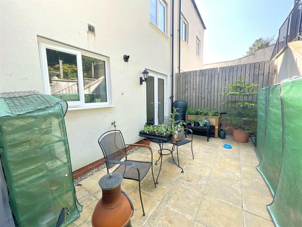 Patio 2.jpg