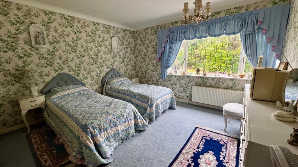 7. bed2.jpg
