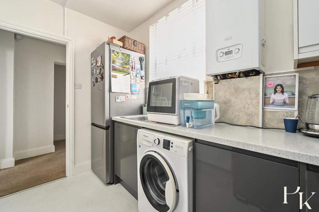 flt-6-osbourne-mansions-bn3 (15) .jpg