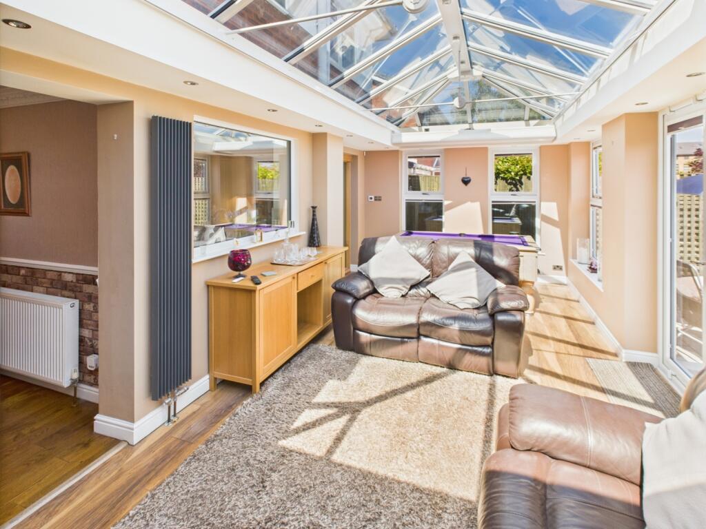 CAM04233G0-PR0025-STILL027