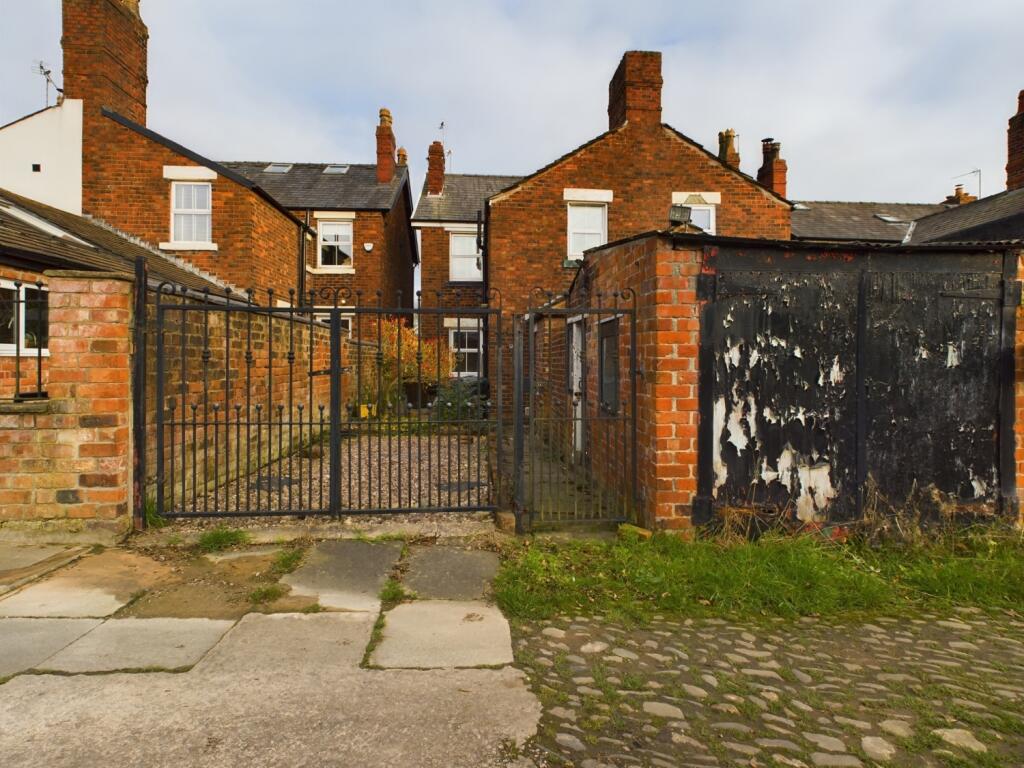 CAM04634G0-PR0005-STILL016