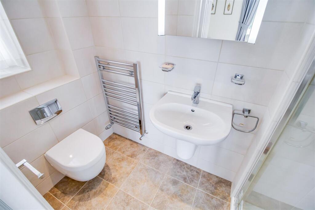 EN SUITE SHOWER ROOM/W.C.