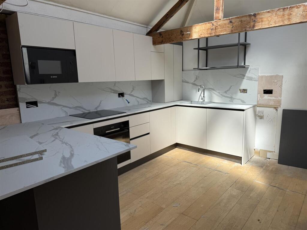 Kitchen 2.jpg