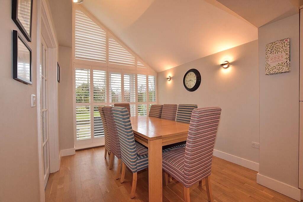 dining area alt_0...