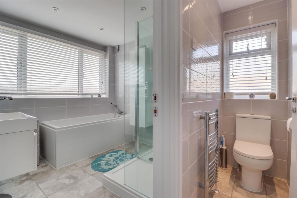 20 OZONIA AVENUE INSIDE-7.jpg