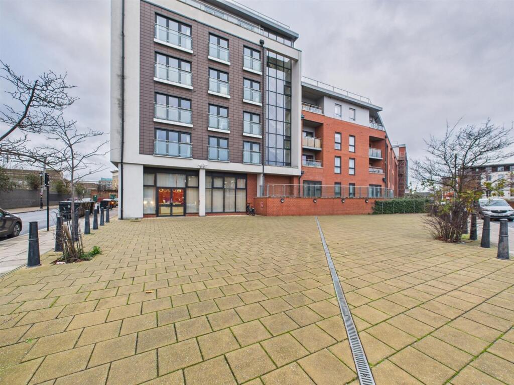 Windsor Court, Mostyn Grove, Bow, E3