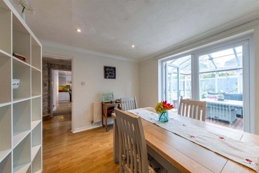 26 Chesterfield Close-009.jpg