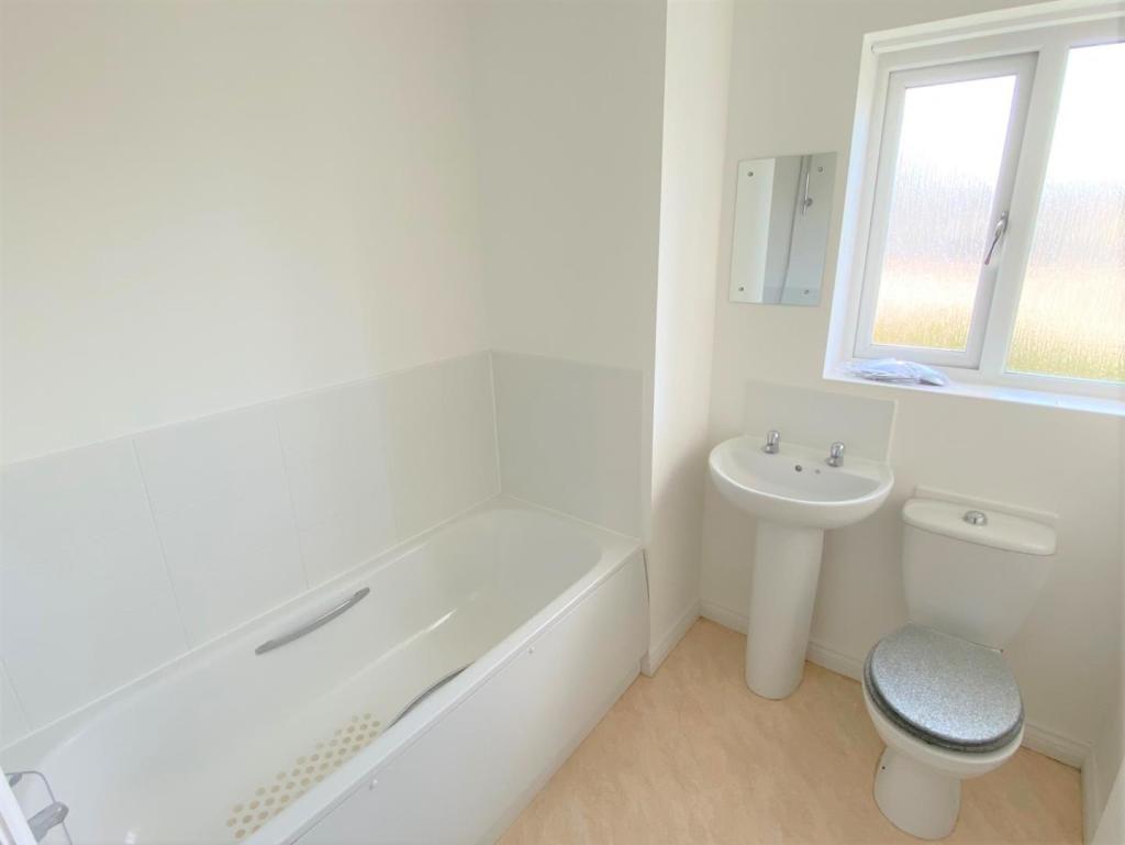 27 Oxley Vale Bathroom