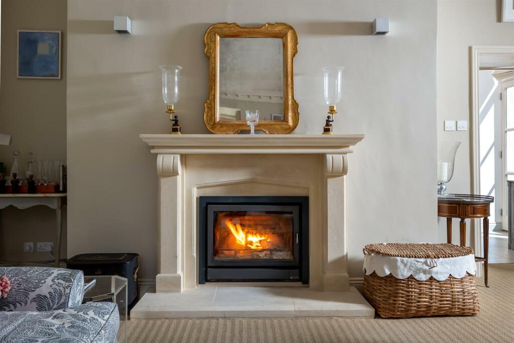 49 - 7 Sherborne Stables - GL54 3DW - Web.jpg