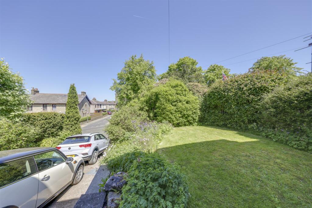 Front Garden &amp; Aspect