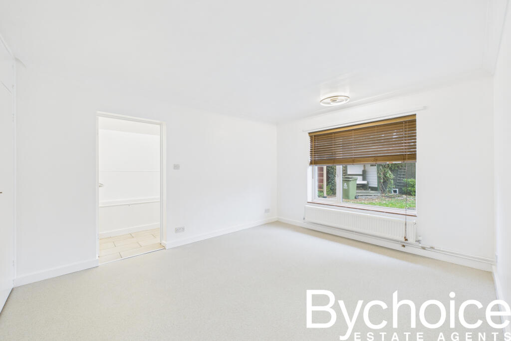 CAM05454G0-PR0060-STILL008