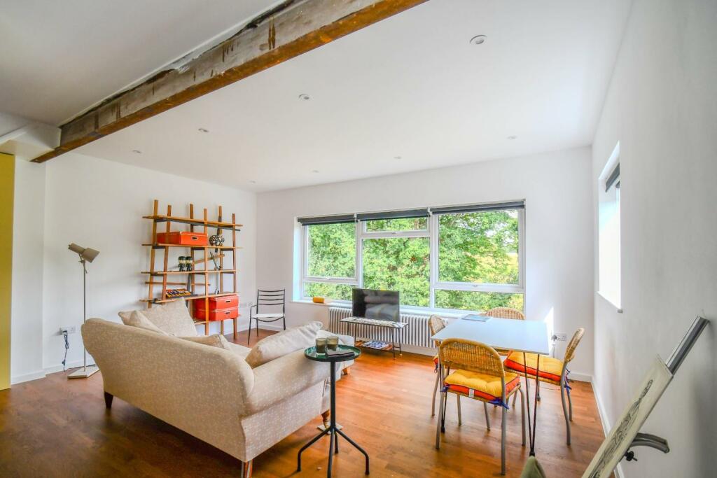 Lounge/Kitchen