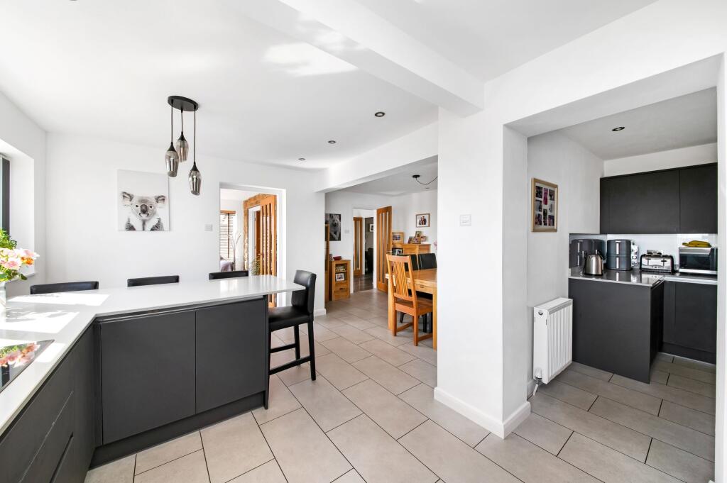 OPEN-PLAN DINING KITCHEN - KITCHEN