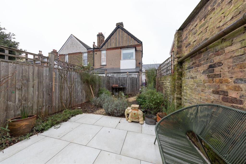 Spratt Hall Road E11