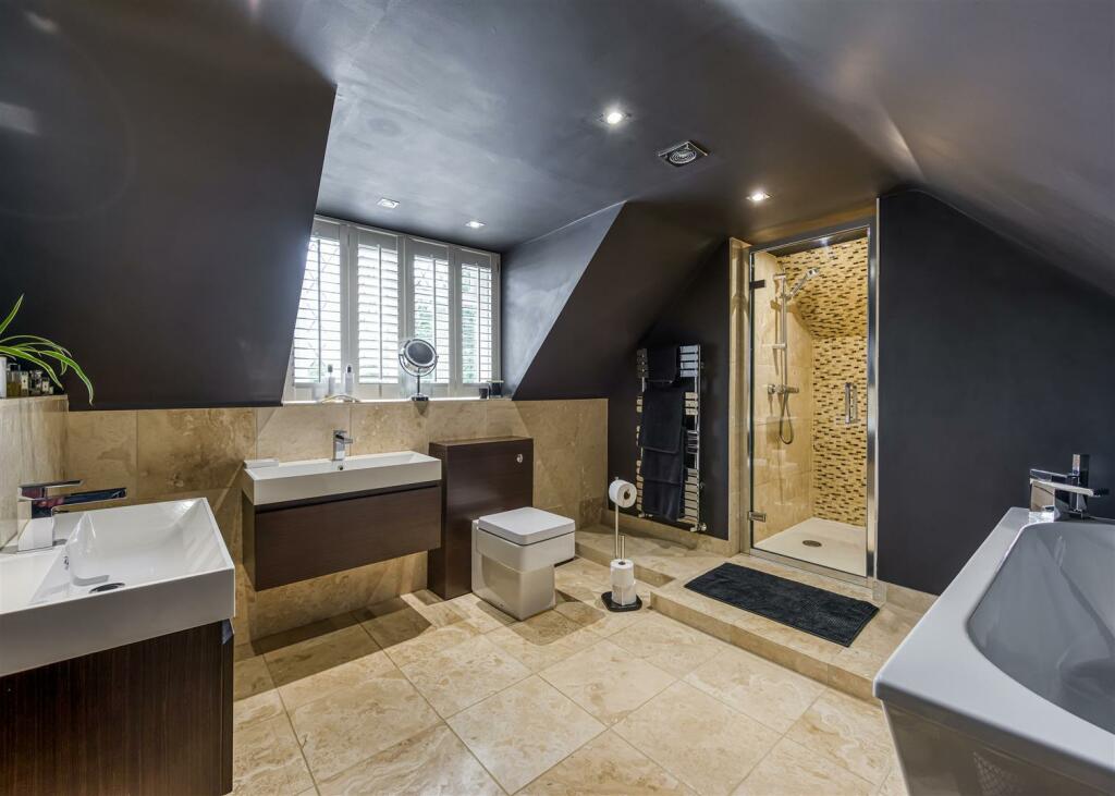 Pennygate-bathroom1.jpg