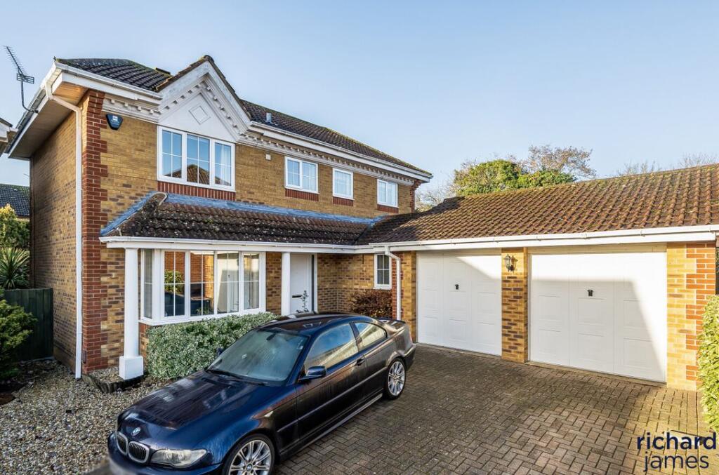 Horseshoe Crescent, Peatmoor, Swindon SN5