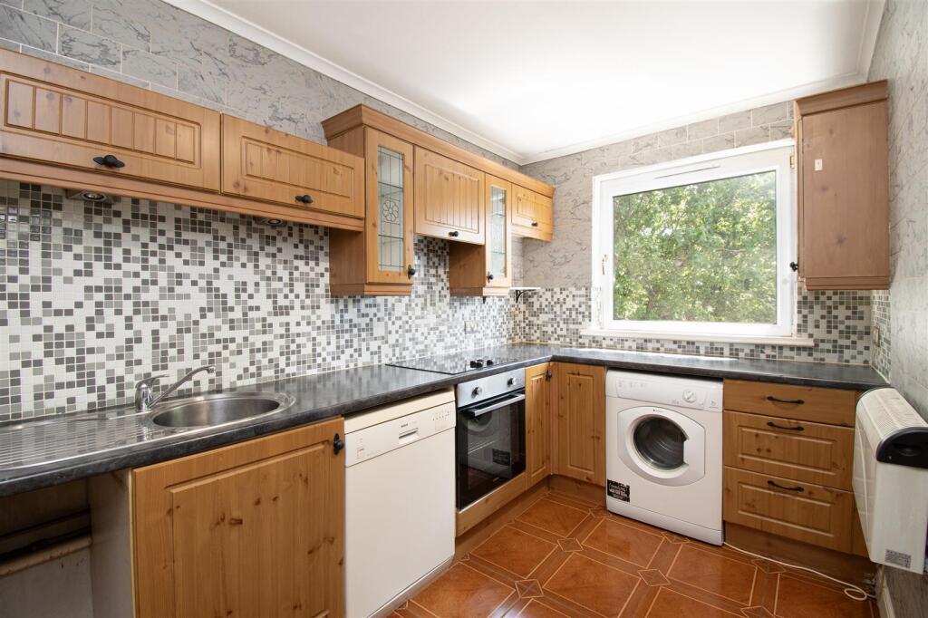 kitchen (2).jpg