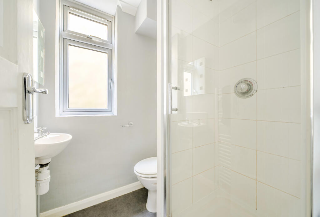 1384338-12-692ec4...