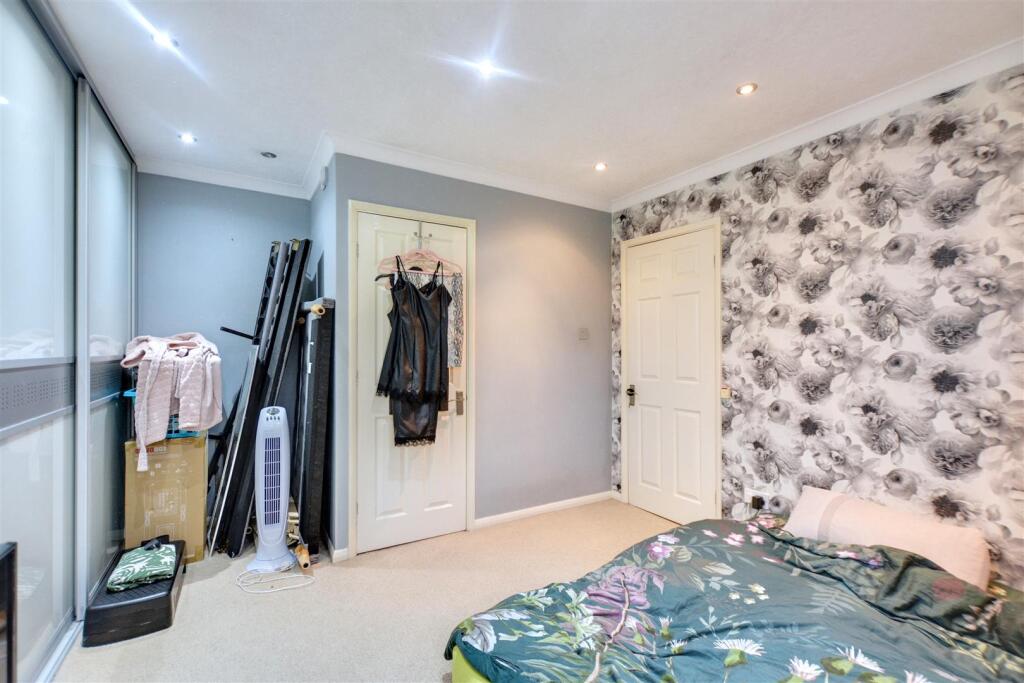 Bedroom 1_2.jpeg