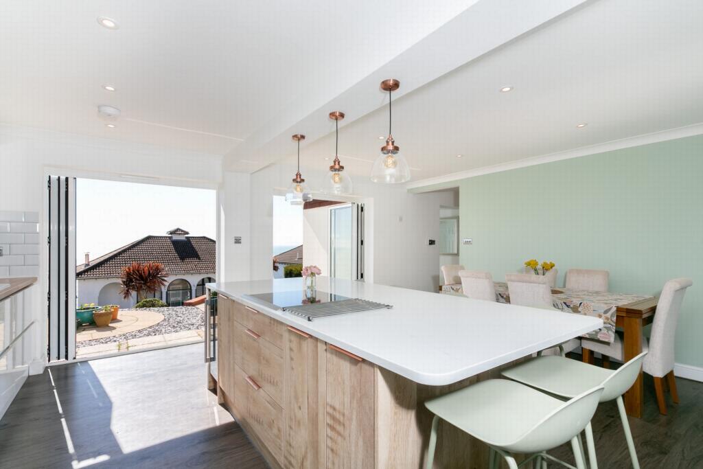 Kitchen/dining rm